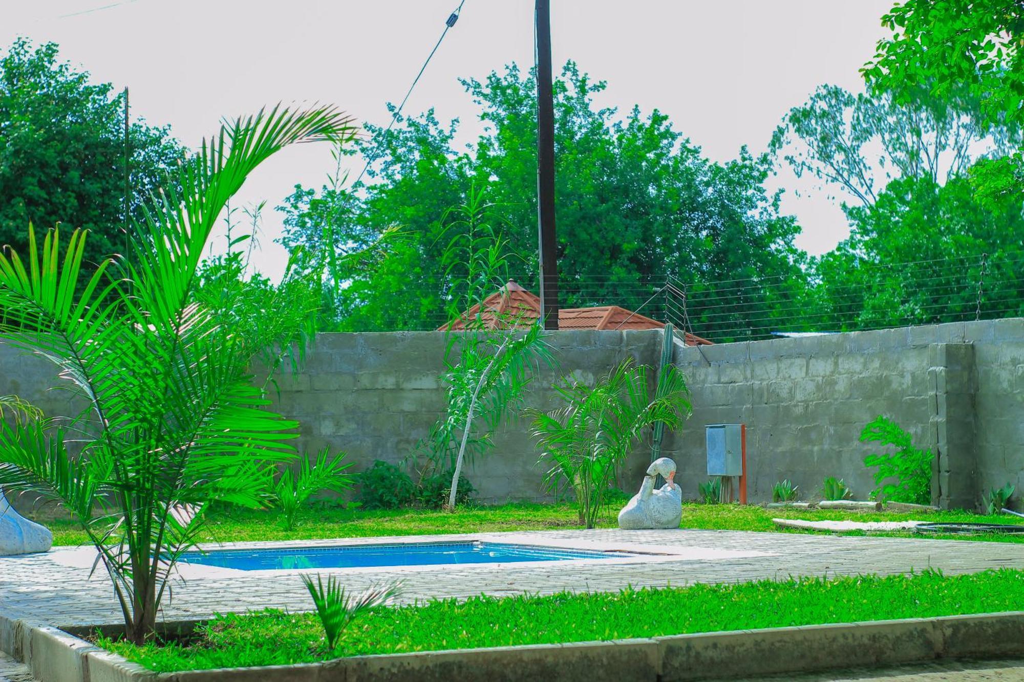 Golentle Home Stay Maun Bagian luar foto
